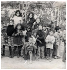 Grupo de niños gitanos posando para la foto