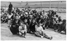 grupo de romaníes prisioneros