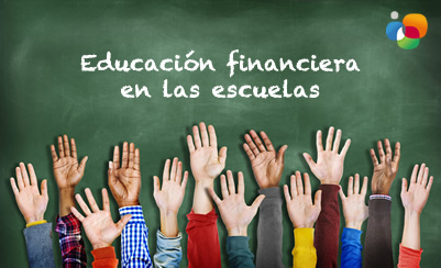 Pizarra con texto: Educación financiera en las escuelas